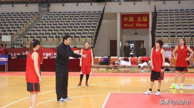 孙凤武现状：胖了很多，曾为前途娶恩师女儿，退休后专注篮球教学