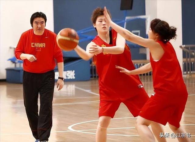 孙凤武现状：胖了很多，曾为前途娶恩师女儿，退休后专注篮球教学