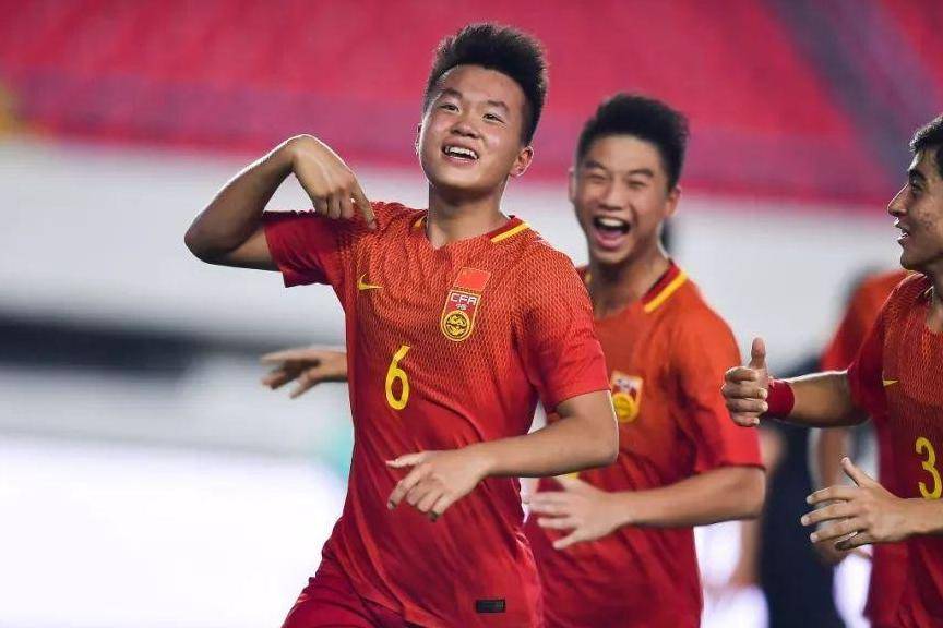 买球app-本土(tǔ)球员回归！张文烜加盟湘潭队，湘超备战添(tiān)本土(tǔ)力量