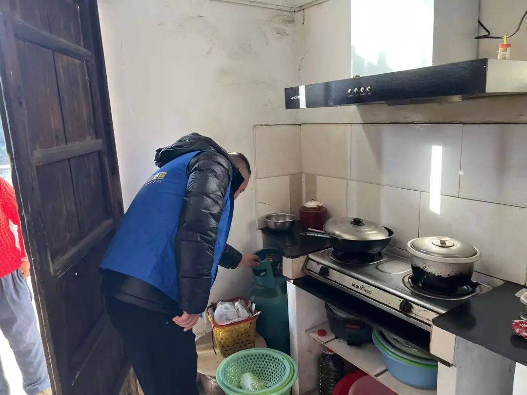 上门入户在行动｜奉贤区持续开展上门关怀