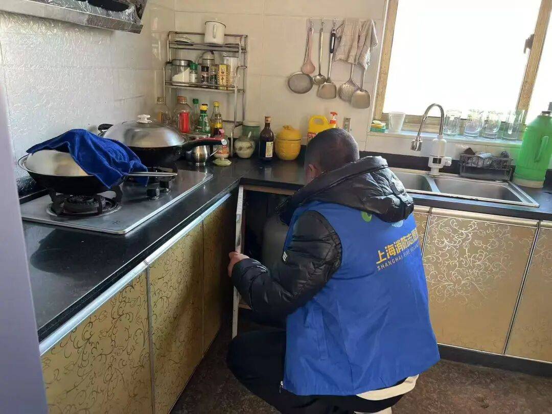 上门入户在行动｜奉贤区持续开展上门关怀