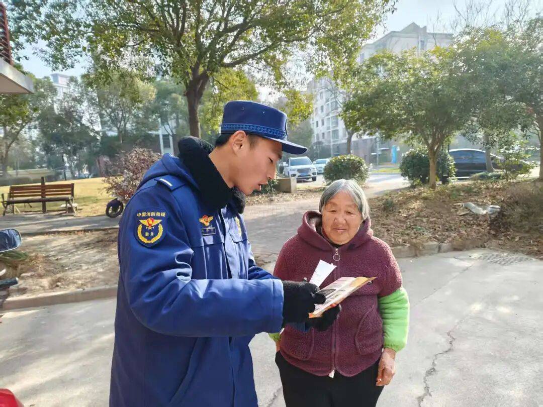 上门入户在行动｜奉贤区持续开展上门关怀