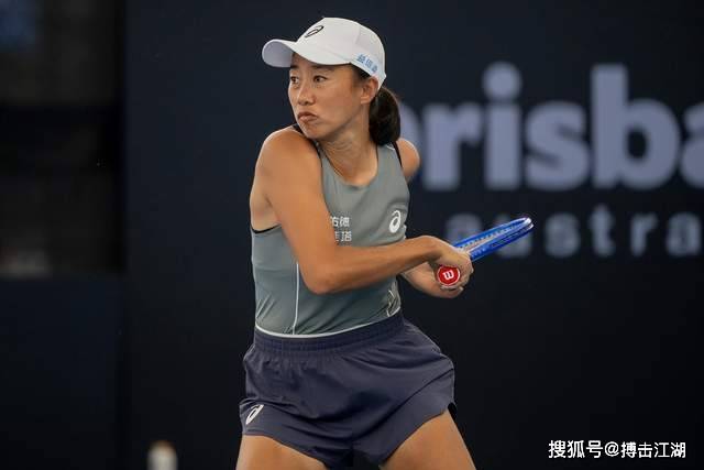 战报！张帅不敌莱巴金娜，王欣瑜横扫晋级8强，梅总吊打蒂亚福