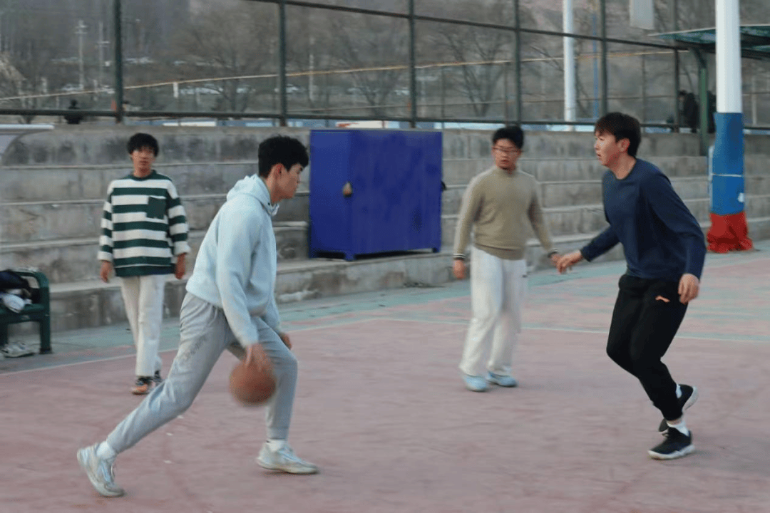 “首发五虎”，全员保研！看兰州大学材料学院篮球队如何投出漂亮的“人生三分球”