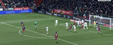 读秒绝杀！巴萨晋级！米兰22轮不败！足球疯狂一夜全回顾