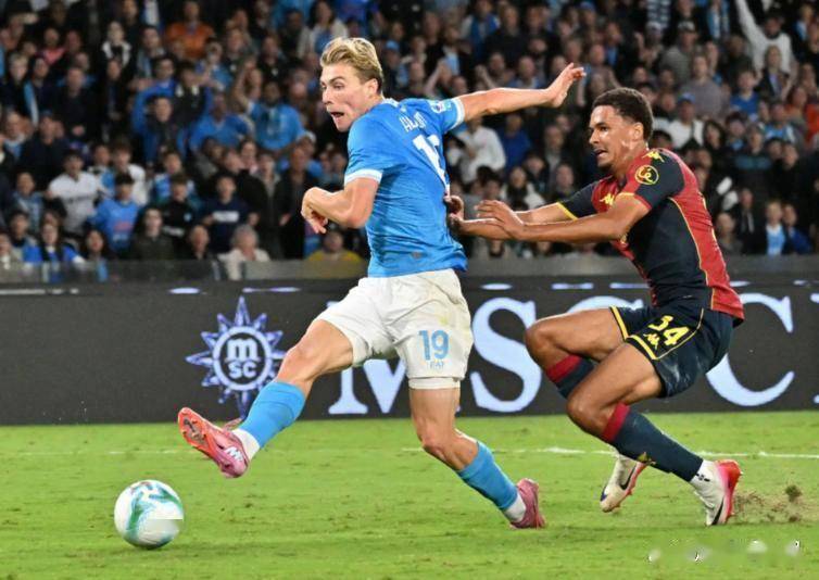 意甲：那不勒斯客场迎战热那亚，历史交锋不败战绩能否延续？足球赛事分析