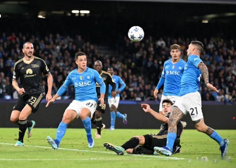 意甲：那不勒斯客场迎战热那亚，历史交锋不败战绩能否延续？足球赛事分析