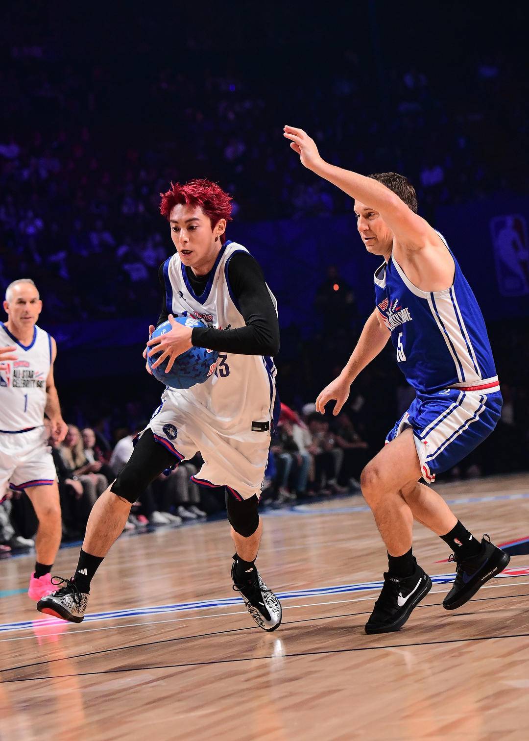 买球-NBA全明星名(míng)人赛开打，王鹤棣化(huà)身櫻(yīng)木花道